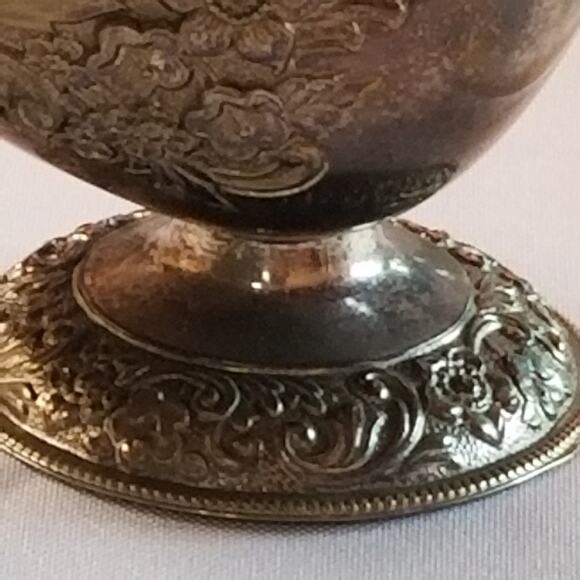 Vintage Leonard silverplated sugar bowl/sugar scuttle about five inches tall - Picture 2 of 11